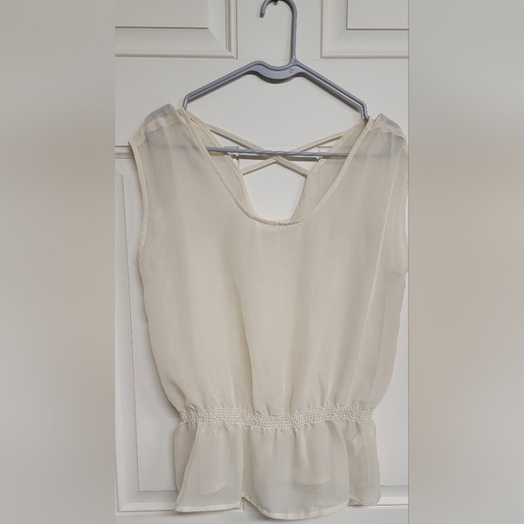 Women's Size Small,  Sleeveless 100% Lightweight Cream/Shear Polyester Top. ✨️✨️ - Picture 8 of 8
